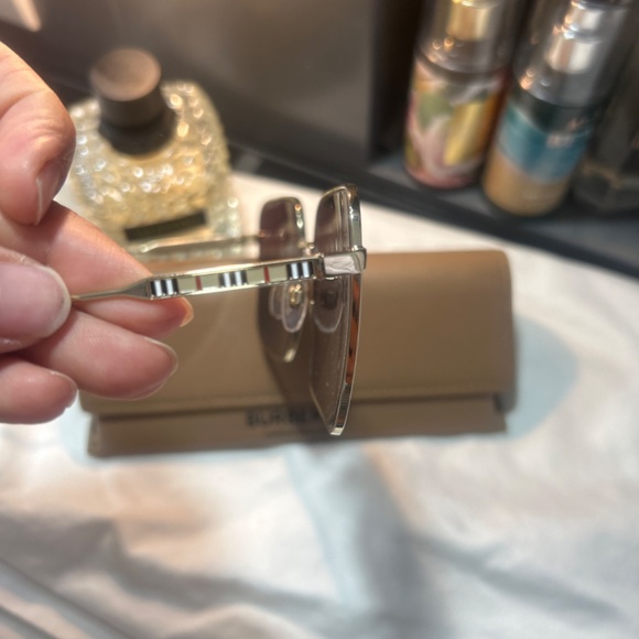 Burberry sunglasses - Picture 3 of 5
